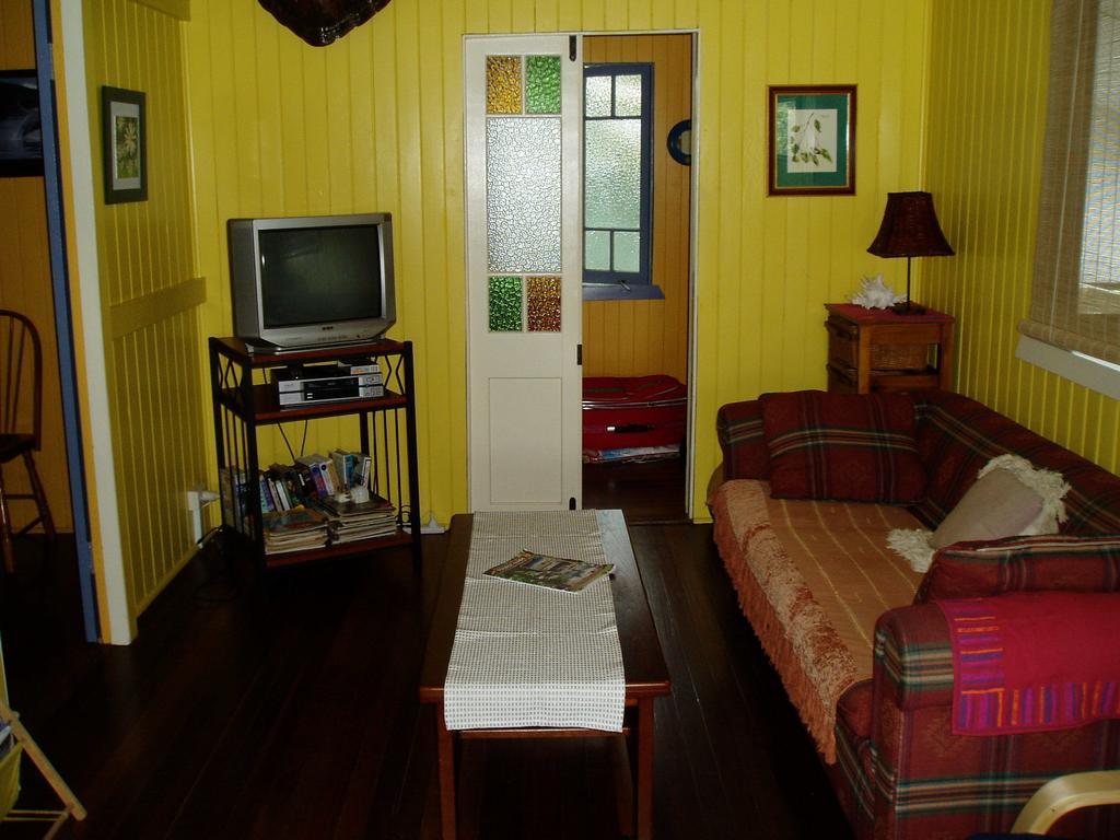Mango Tourist Hostel Hervey Bay Bagian luar foto